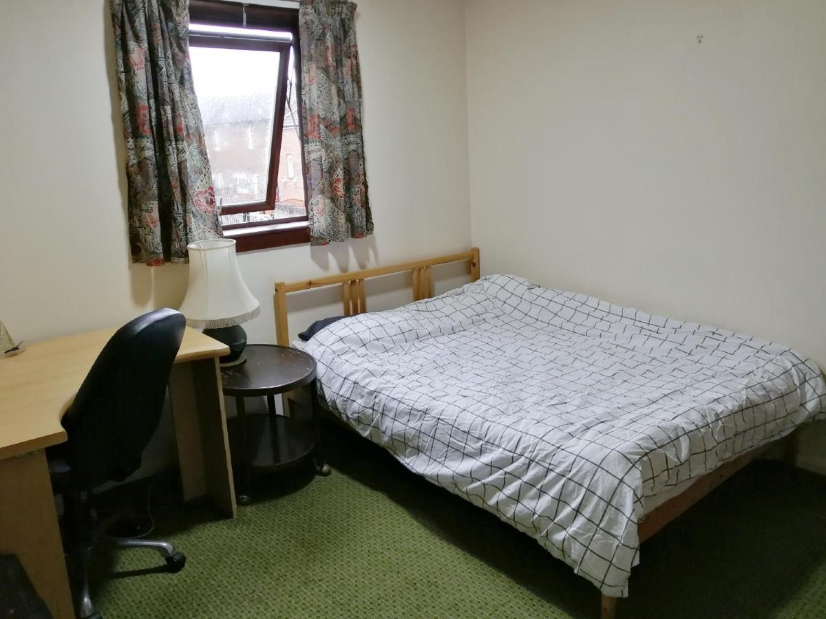 Guest House Private Room Near Glasgow City Centre ภายนอก รูปภาพ